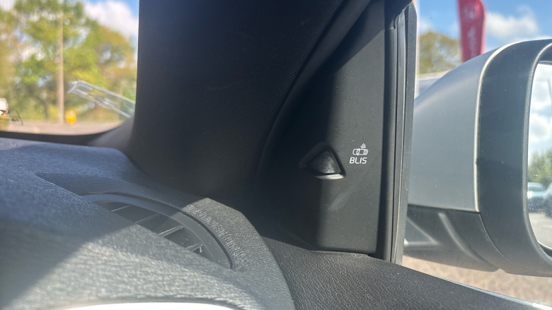 Volvo V40 T2 [122] R DESIGN Pro 5dr Geartronic Petrol Hatchback